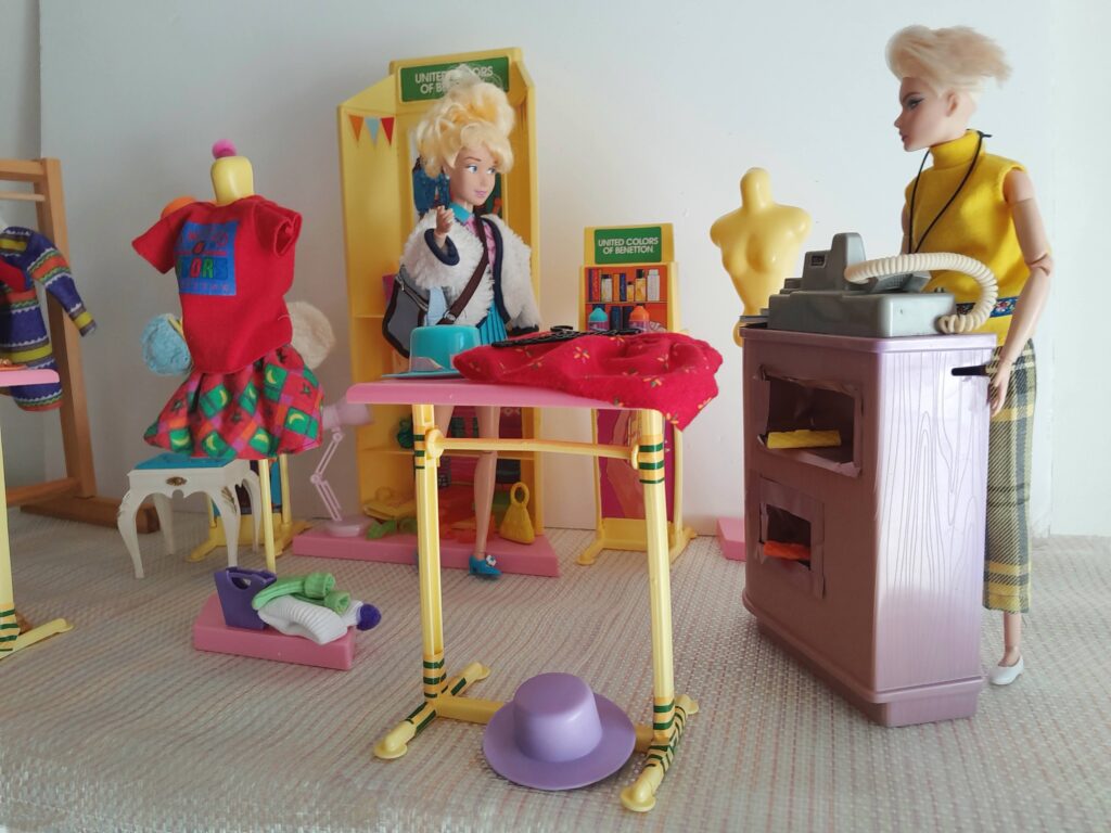Sara pays a visit to her sister at work